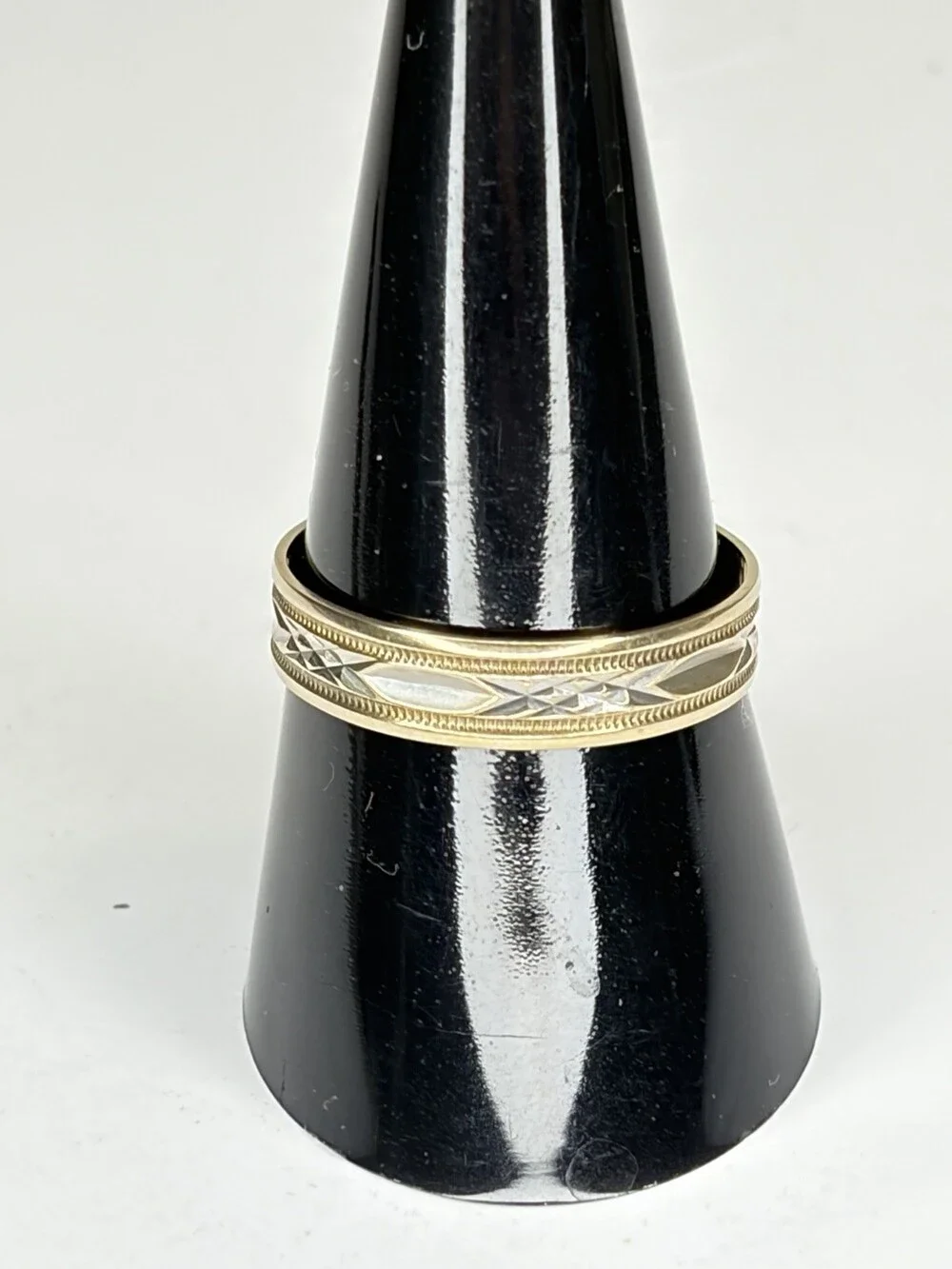 10K Two Tone Gold Diamond Cut Wedding Band Ring Size 9.5 Milgrain 1.8g